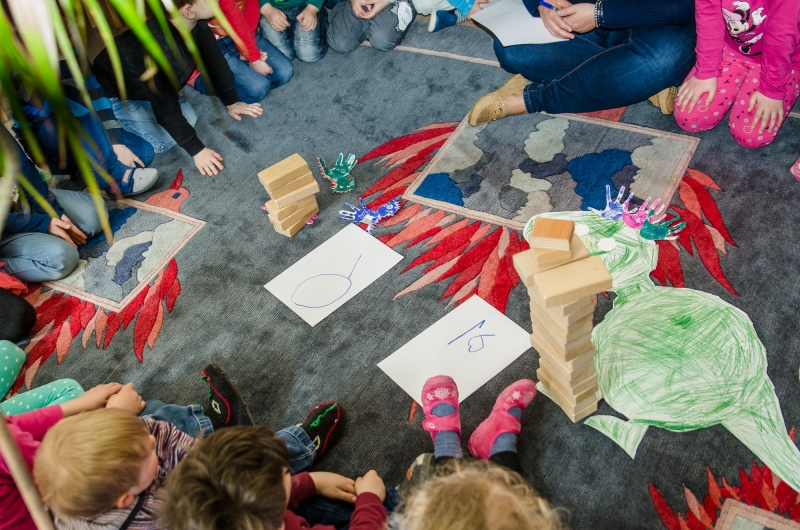 Gesprächs- und Spielkreise bestärken unsere Kinder in ihrem Selbstbewusstsein und ermöglichen Sichtweisen auszutauschen.
